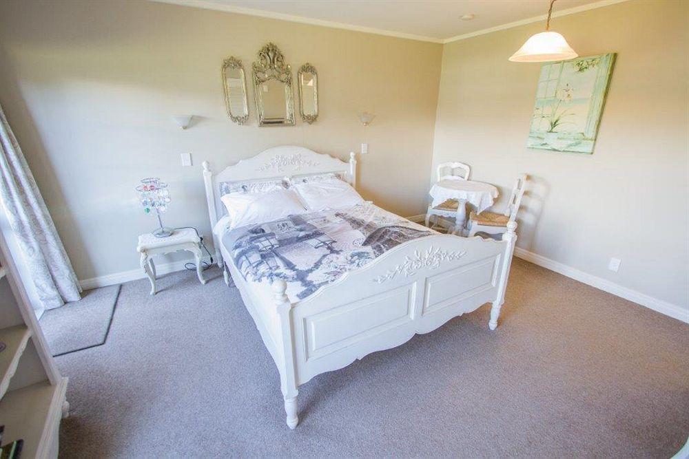 Tudor Manor Bed & Breakfast Bed and Breakfast Paraparaumu Exteriör bild